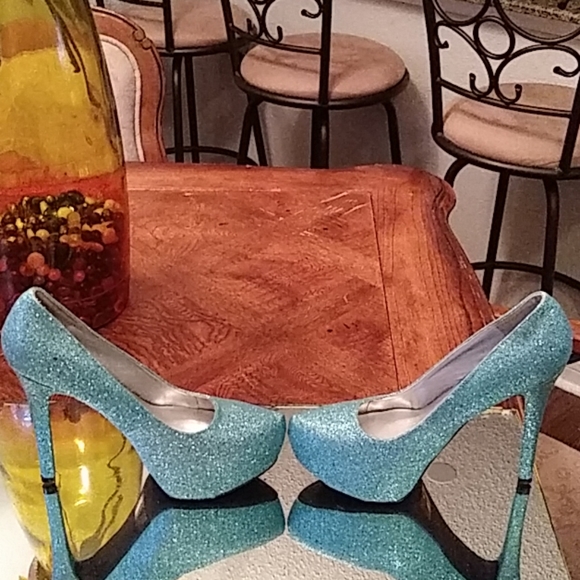 Shoes - Picture 4 of 4